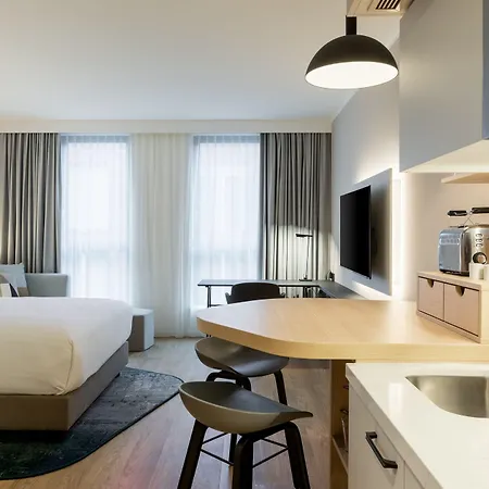By Marriott מלון 4*